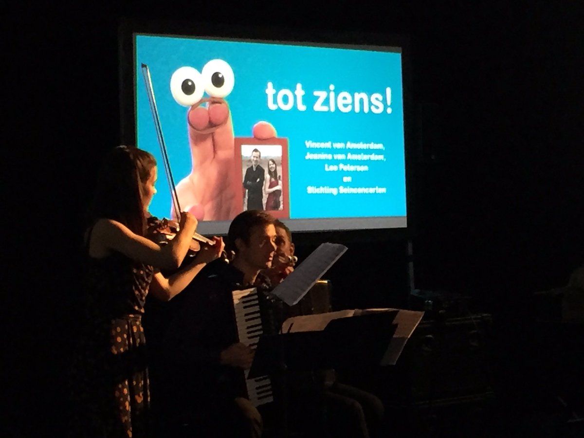 WinstonMei1967's tweet photo. Leuk kinderconcert met Lejo &amp; @vanamsterdamduo voor een rijk gevulde zaal met enthousiaste kids! 👌 https://t.co/VC0NTKtFLu