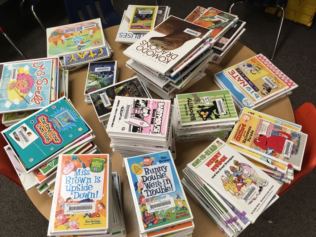 BeaumntBookworm's tweet photo. 224 brand new books for @BeaumontBear library! Happy students!Something for everyone! Thank you SSC! https://t.co/DysqOtdqLm