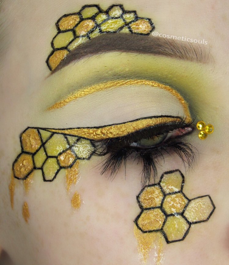 GothLunchTTV's tweet photo. 🐝🍯🐝🍯🐝🍯🐝
#savethebees https://t.co/lYWv9EDfw6