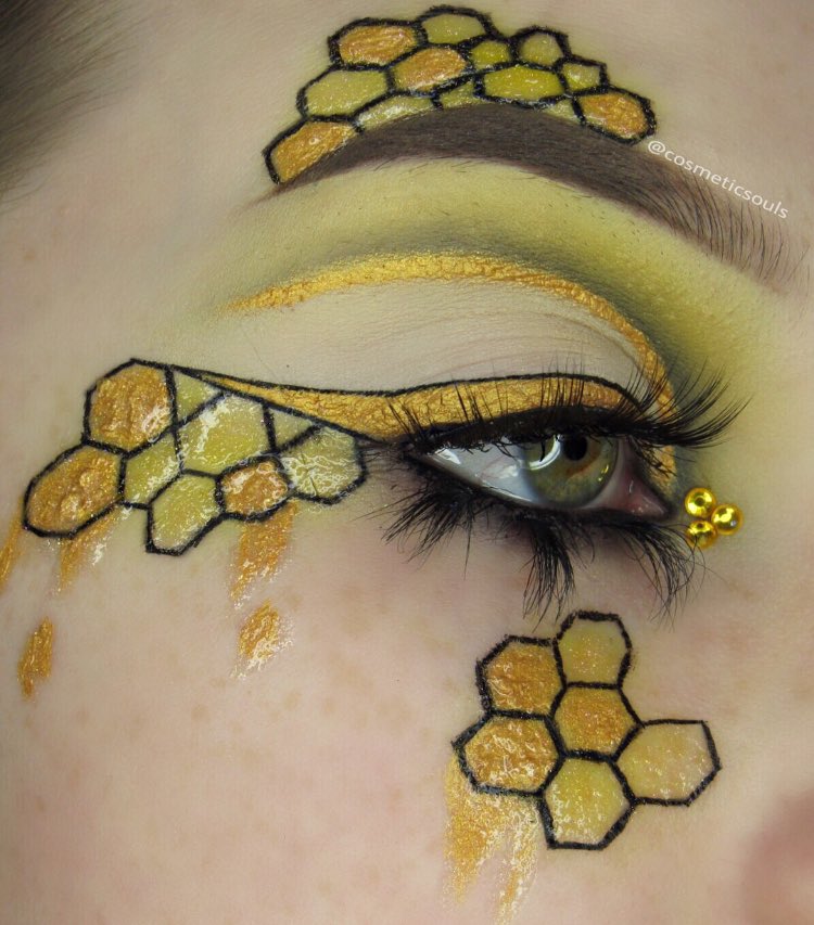 GothLunchTTV's tweet photo. 🐝🍯🐝🍯🐝🍯🐝
#savethebees https://t.co/lYWv9EDfw6