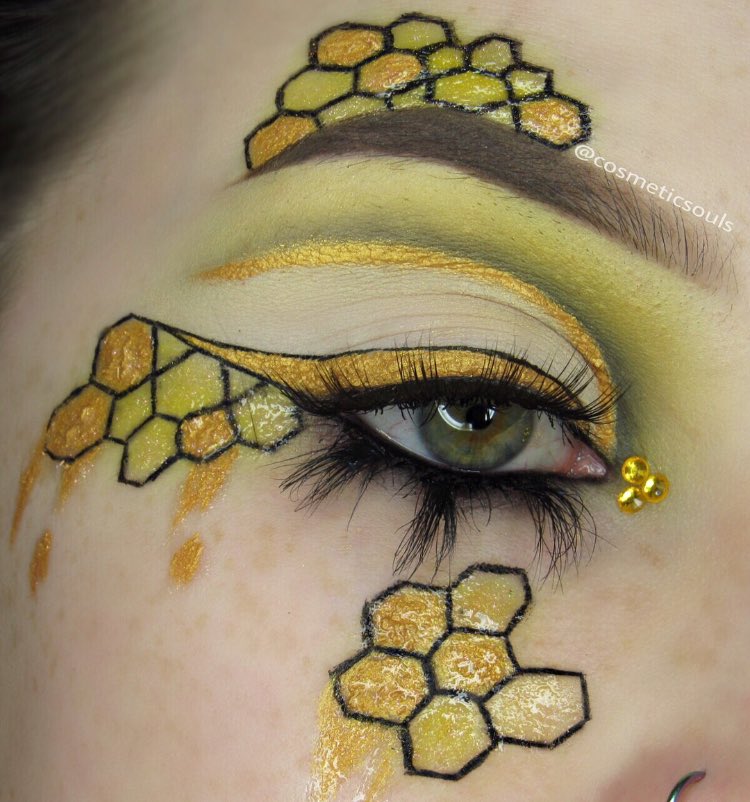 GothLunchTTV's tweet photo. 🐝🍯🐝🍯🐝🍯🐝
#savethebees https://t.co/lYWv9EDfw6