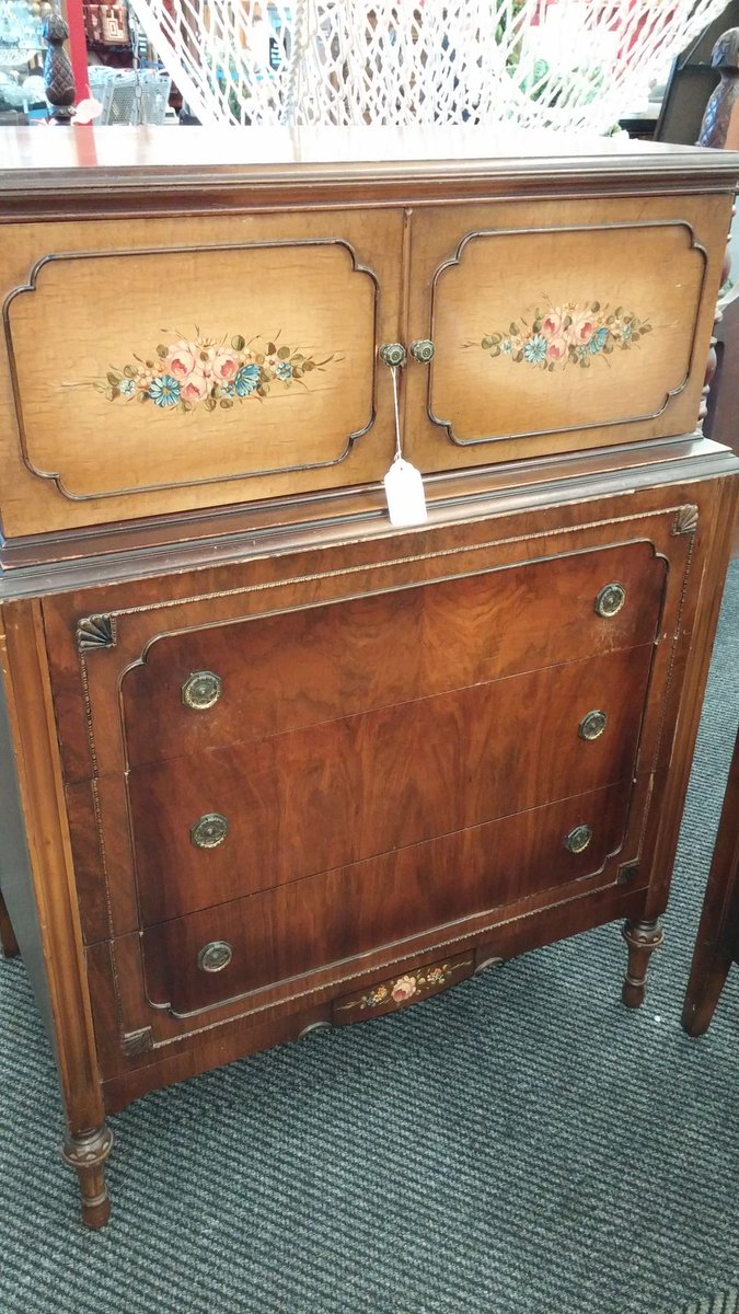 Metro_ReStores's tweet photo. This antique dresser and chest of drawers are not-to-be-missed #ReStoreFinds. Available for $245 each at our Mooresville location. https://t.co/wzCIBleXoV