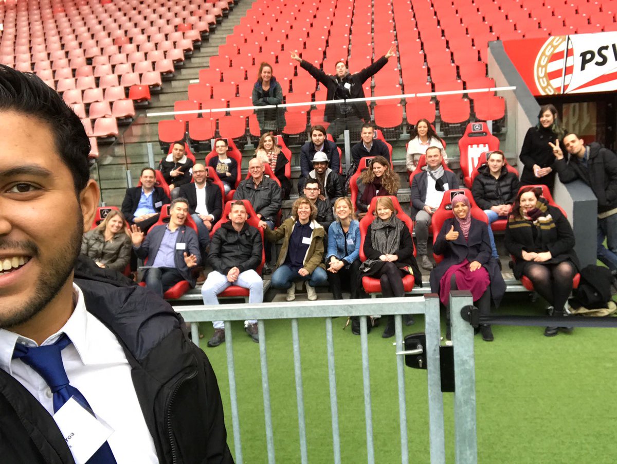 DynamoJeugdwerk's tweet image. Op de laatste dag vd #werkweek zit er in Eindhoven volgende week niemand meer op reservebank.Matchday met jongeren en bedrijven was top!