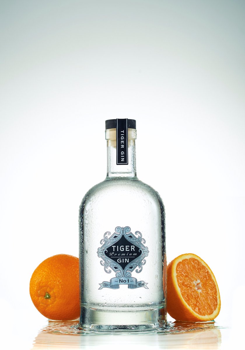Tiger....The Sweet Gin you have with a slice of fresh orange🍊🍊       #ginlovers