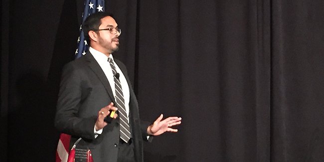 Dr. Sriram gave the keynote at this nat'l conference, speaking on the #growthmindset for #college Ss! #SicEm bit.ly/Sriram-Keynote