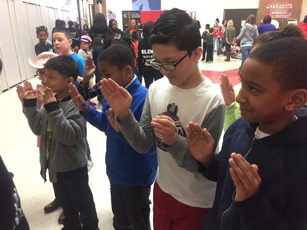 SizemoreGreen's tweet photo. Awesome PBIS assembly with the HF Steppers!!  @HFHS59 @SerenaHills_161 https://t.co/N0sg3CtKmu