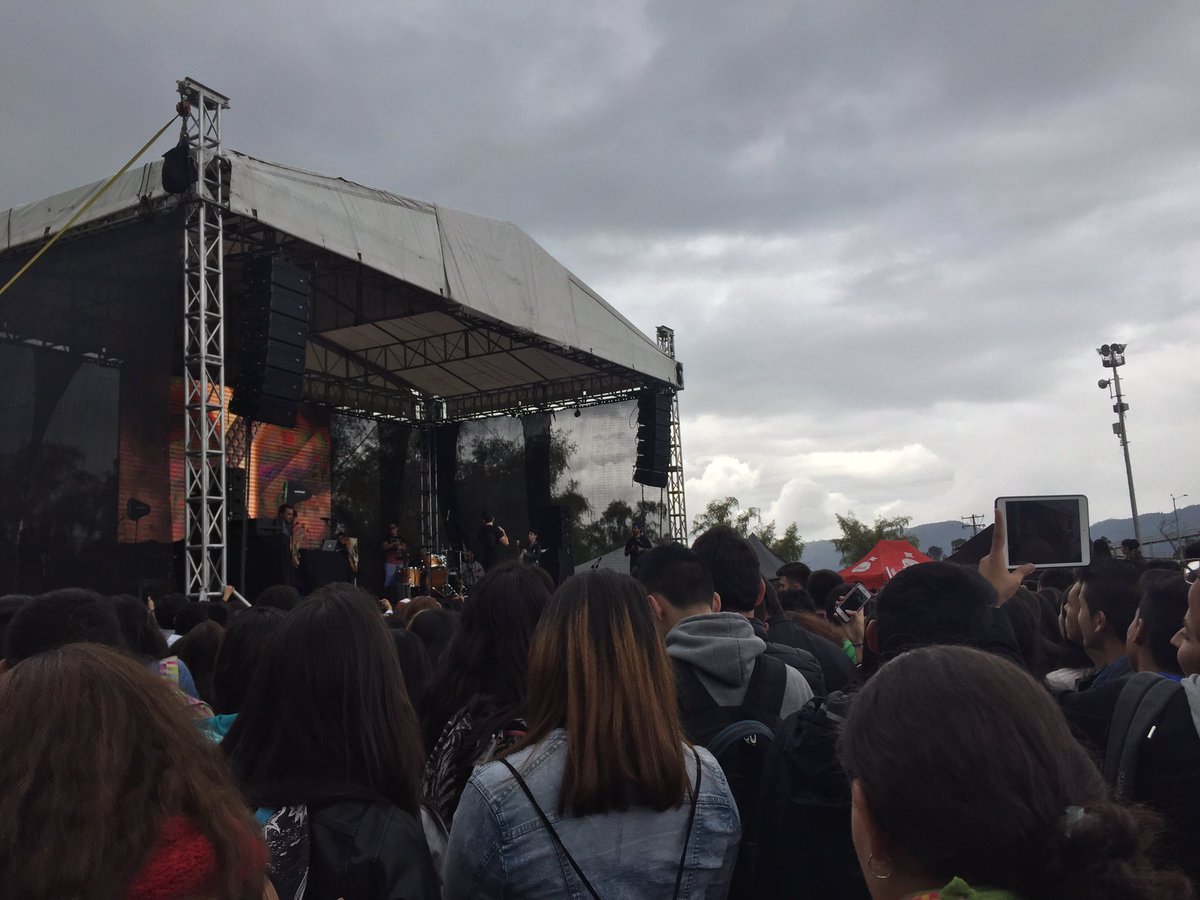 unisabana's tweet photo. Modo @SebastianYatra en el cierre de #OpenCampus2017 😊😊😊😊 https://t.co/mh33P7NJ7K