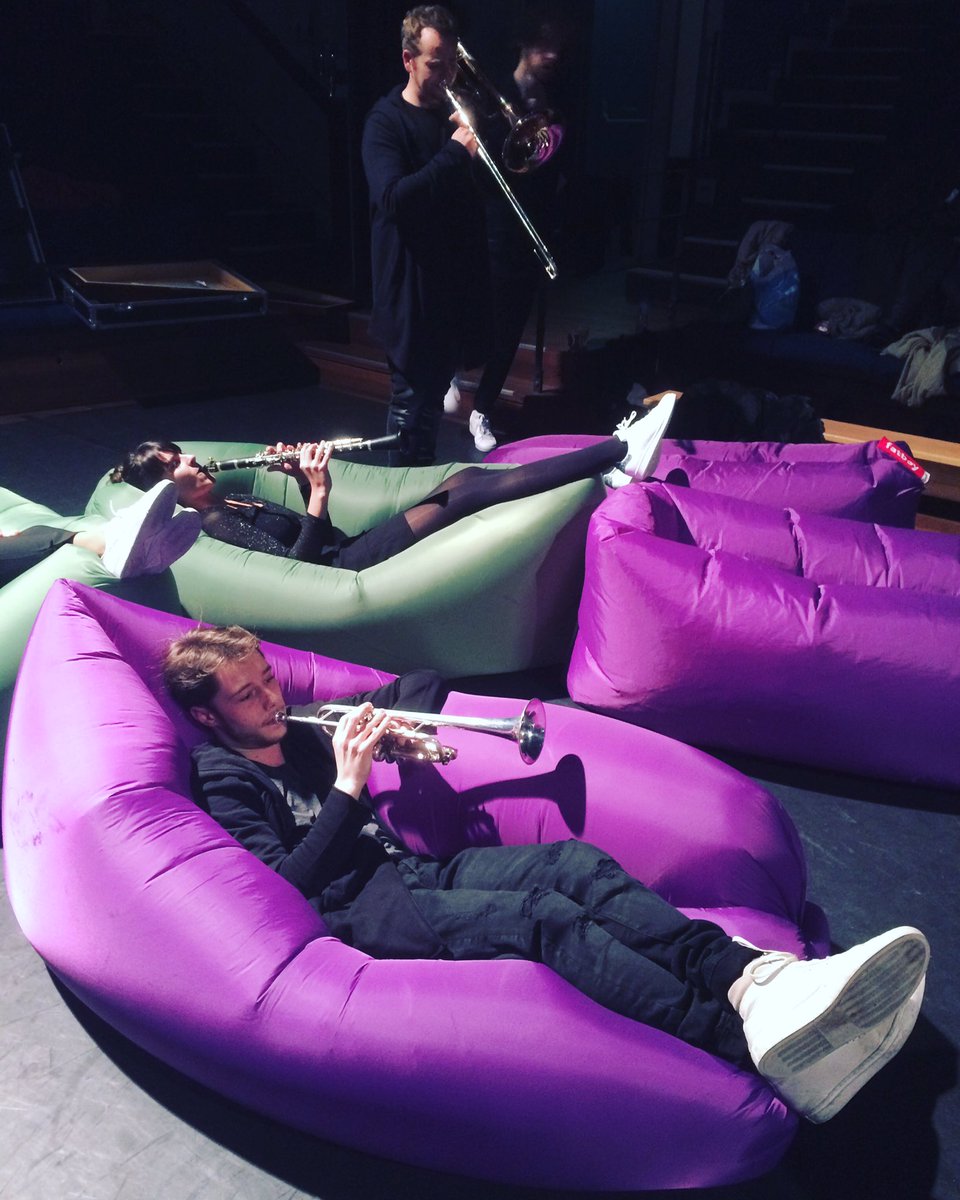 jongNBE's tweet photo. Chill-time! #jongnbe #twohoursbeforeshowtime #dancinginthewind https://t.co/J9tAp6aDgR