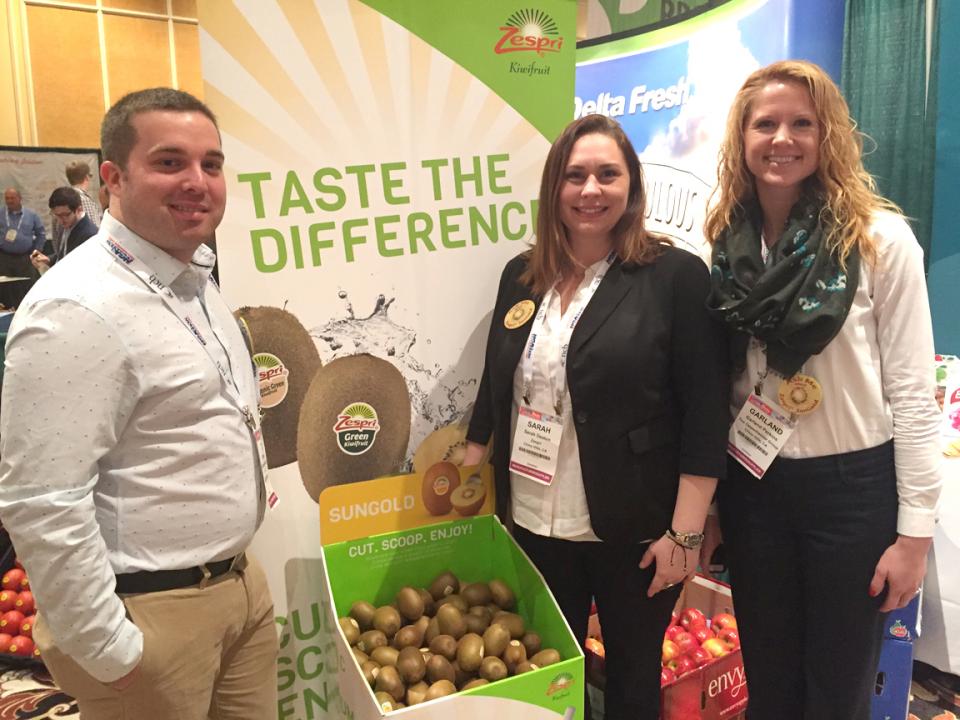 OppyProduce's tweet photo. Another great shot of the team at the #NGAShow17! Photo via @thepacker. @NationalGrocers #OppyPeople https://t.co/OOOcA7aoqb
