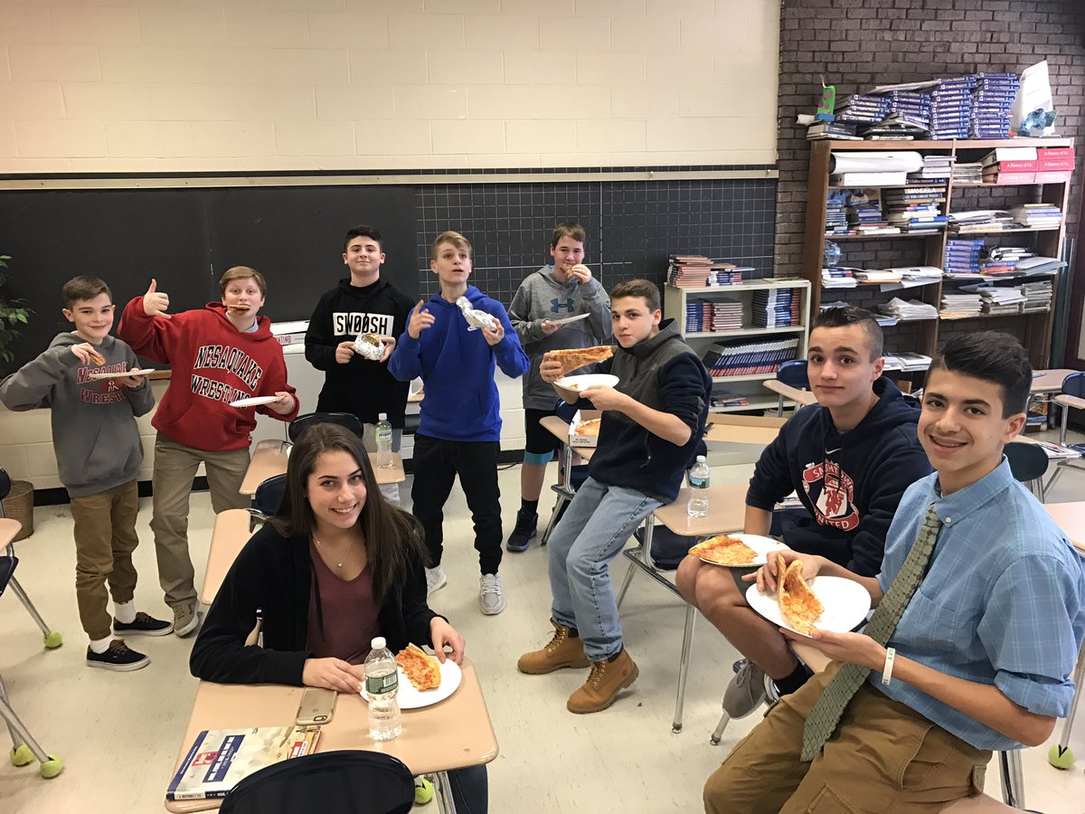 riurka's tweet photo. Stock Market game winners!  Victory Is delicious!!! @SCSD_NMS https://t.co/Vt1s1APVRY