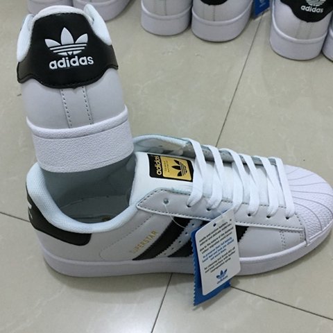 AliExMarquCeleb's tweet photo. Superstar € 21,40 => https://t.co/E2vZlqp5yM @TwitterPortugal @TwitterSpain @TwitterItalia @misha_laiuk @AliExpress_EN @AliExpressES https://t.co/sI5M9bStVJ