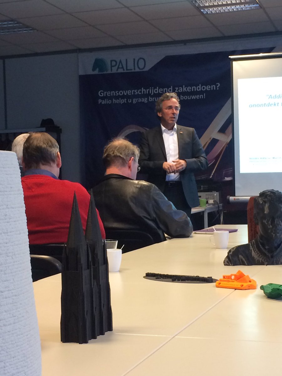 LexSchellevis's tweet photo. 3D Xperience café in Winterswijk; met @opiliones_3dp en  @HennytenPas grensoverschrijdend duiken in creatieve toepassingen! https://t.co/kOreexQU2t