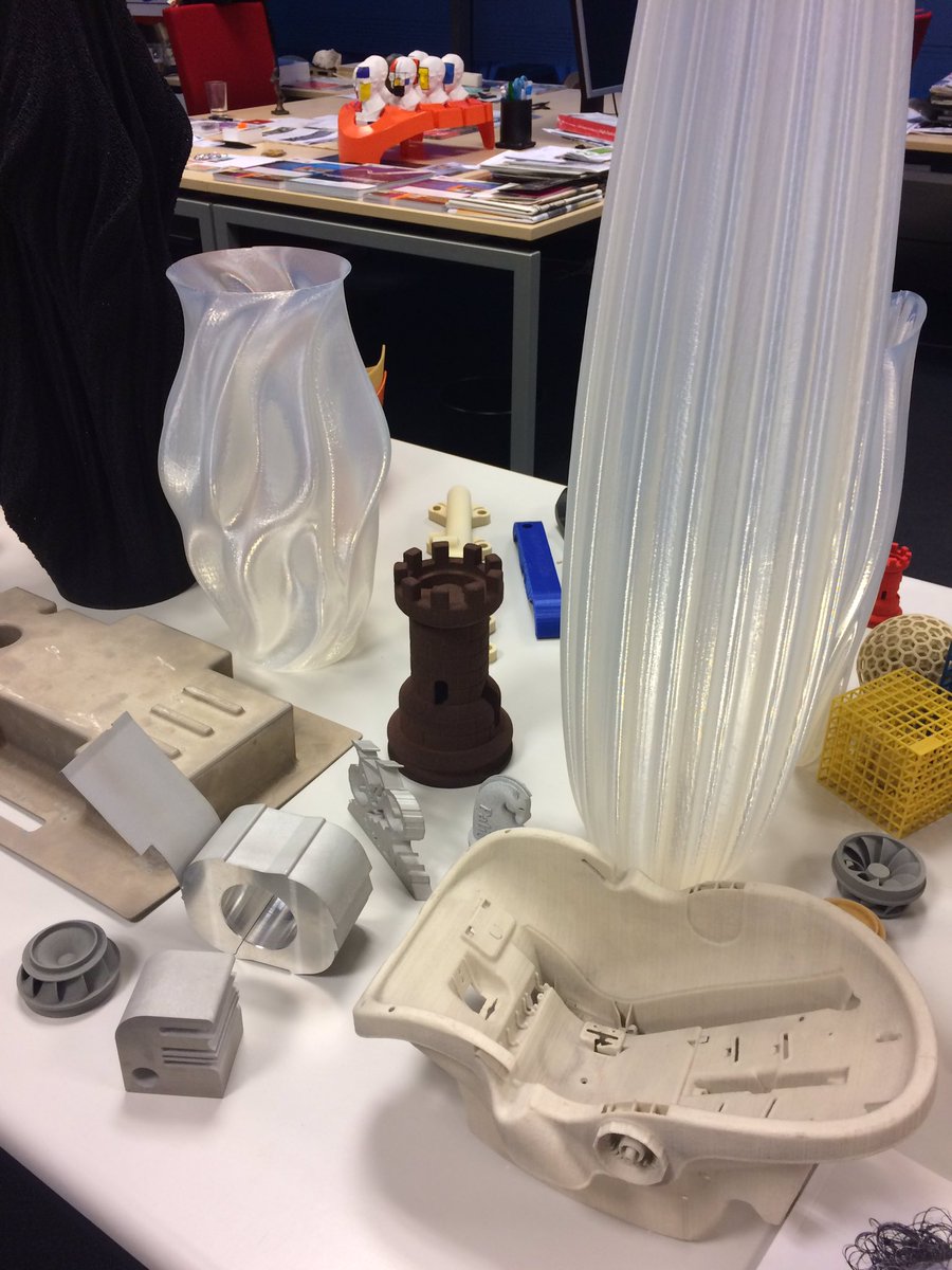 LexSchellevis's tweet photo. 3D Xperience café in Winterswijk; met @opiliones_3dp en  @HennytenPas grensoverschrijdend duiken in creatieve toepassingen! https://t.co/kOreexQU2t