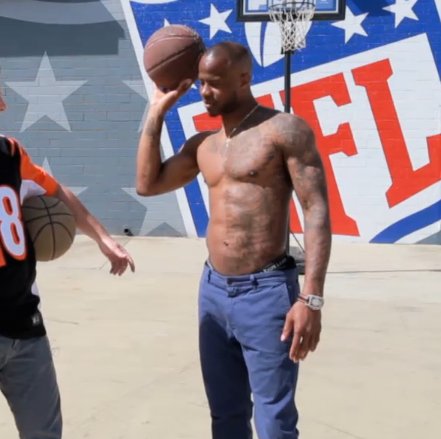 Dameshek's tweet photo. .@Ike_SwagginU is too modest to take his shirt off for no good reason.
(I'm sure there was good reason here.) https://t.co/GPpjLEbT0c