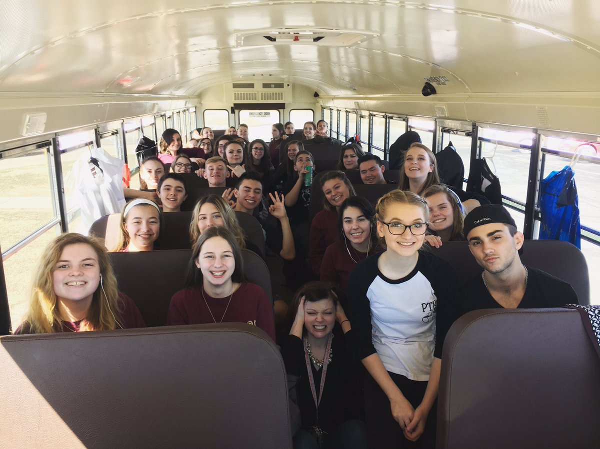 WinnRebecca's tweet photo. ICHSA bound 🔥 #wecameheretorunit #wegonnastandanddeliver @PitchTheKeys @GNOwhs @WarrentonChoirs https://t.co/bH7wUTq5YO