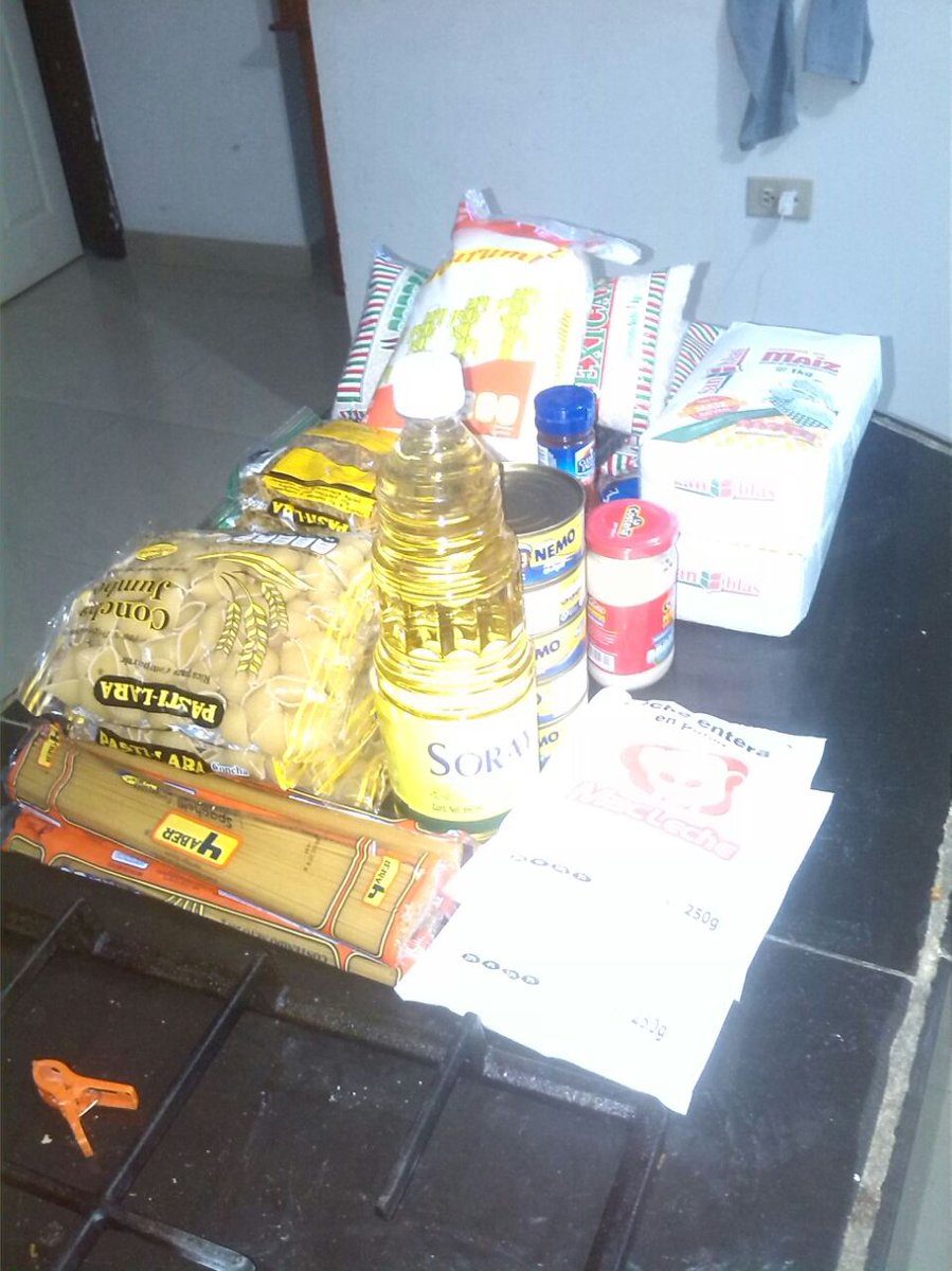 loquezea's tweet photo. @NicolasMaduro el clap cada año no alimenta a nadie, menos sí le sacan productos. Esto parece Comiquita, que grosería. https://t.co/U1mmMfTO5O