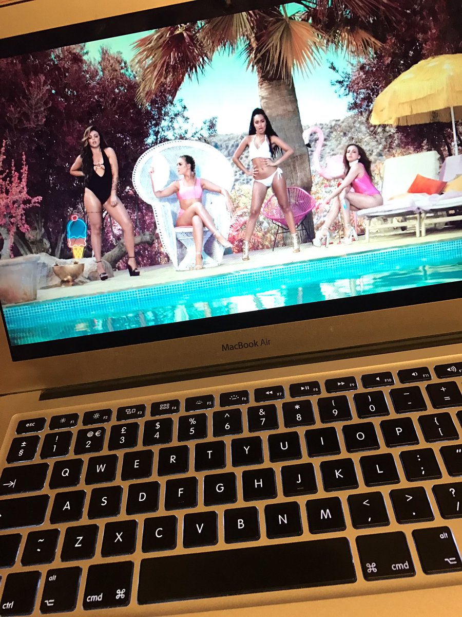 RealBellaMix's tweet photo. Busy doing research for our set list! 💋 #ShoutOutToMyEx #BellaMix https://t.co/0n0RTD3ldk