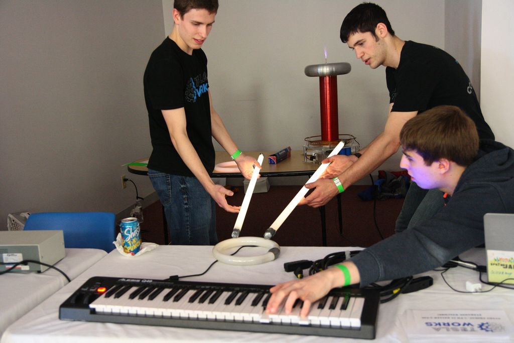 theworksmuseum's tweet photo. Unleash your inner rockstar by using a keyboard to make a light show with @teslaworks at #2017TechFest. https://t.co/kDyaK5FpxE https://t.co/M5OsQ6Vevg