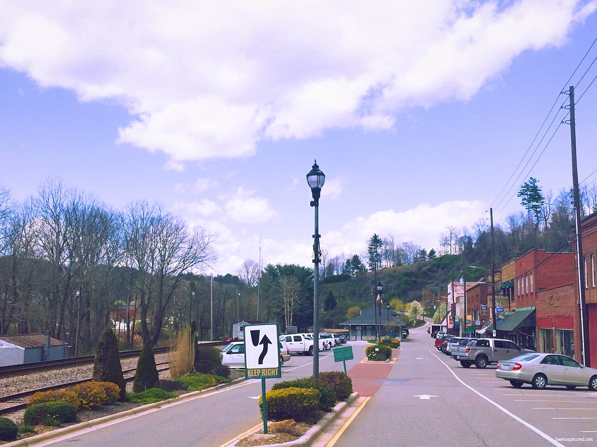 AdventureWithMo's tweet photo. Our Favorite North Carolina Mountain Town - Spruce Pine, NC https://t.co/rL1762hsbJ #BestCaptured #MitchellCo https://t.co/auuDJsgSEw