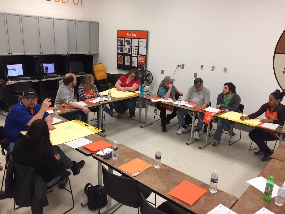 PaauweAlyssa's tweet photo. New associate coach training. We are ready! #NAC #improveattrition @troyer_paige @beck_missy @DavidMann2720 @nate_knowles https://t.co/bRmIxlBdbo
