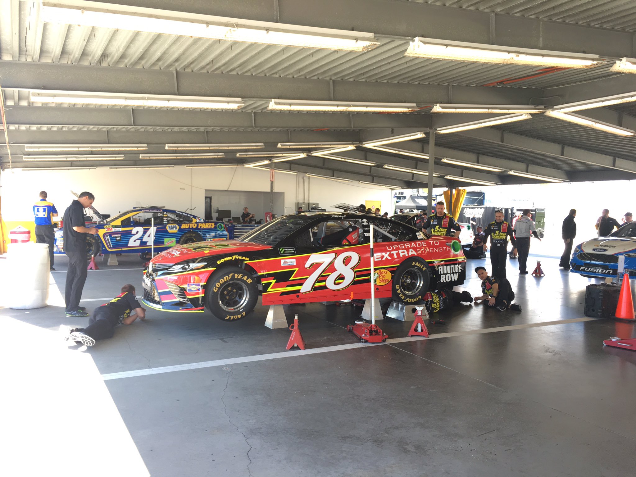 C44wqlBVcAQJ9BR.jpg:large