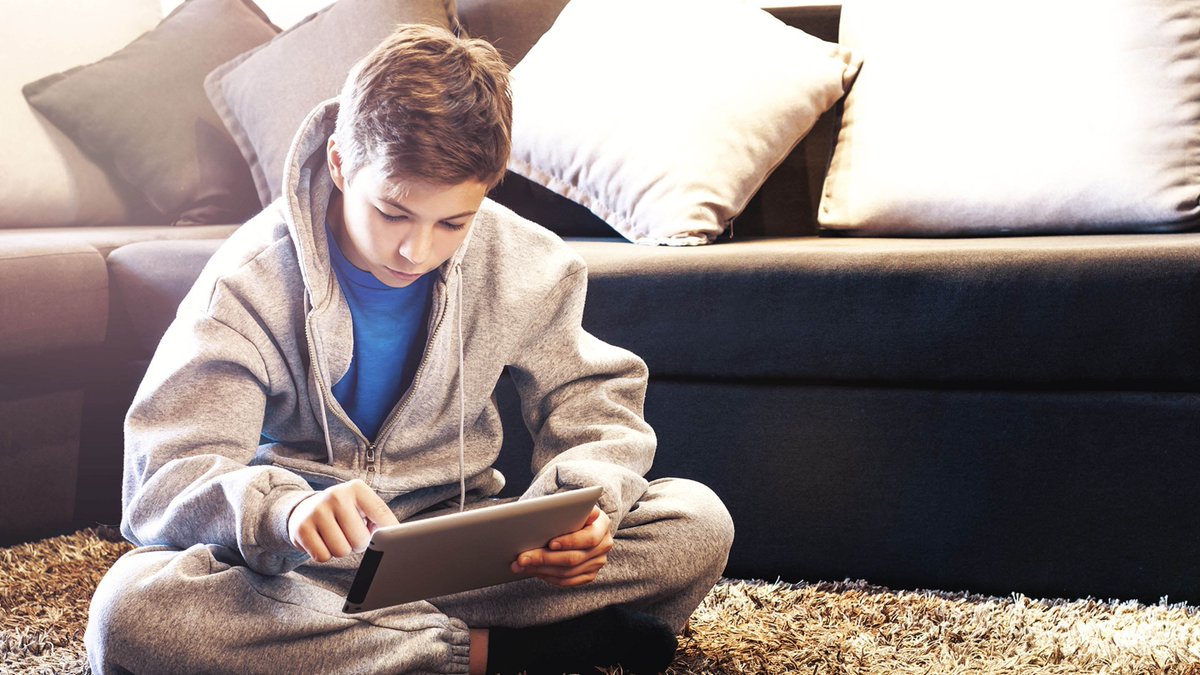 edutopia's tweet photo. Tips for holding a digital learning day on snow days—or at any time of the year. https://t.co/PeiHZGoKdy #DLDay @alytormala @EllieLitGilbert https://t.co/JEIX6hK0XG
