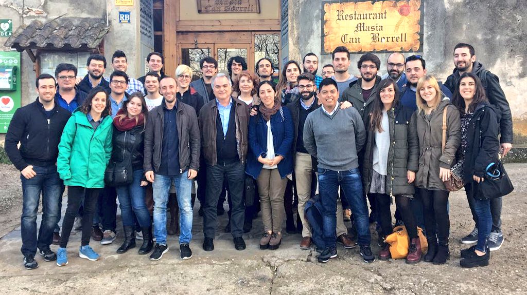 quantion_com's tweet image. Aquí tenéis a nuestro equipazo celebrando la segunda gran calçotada #Quantion 😉👍🏼¡La familia crece!