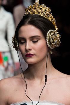 khbim_'s tweet photo. Me listening to 2NE1 music https://t.co/qiYAh6QFnR
