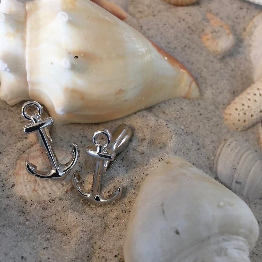 BottomMySleeve's tweet photo. A great #accessory for your #beach #wedding Visit https://t.co/52CYaCBgID for details! We lo… https://t.co/jH0jMyhXCa https://t.co/g5ZY5WJ779