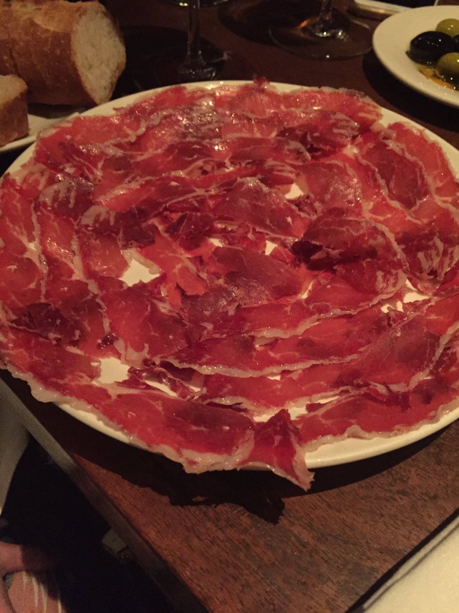 teken67's tweet photo. When @Mariobatali tells you to go to his restaurant for good food, you listen 😋🍖 #IbericoHam #BarJamon https://t.co/SnMsI06lxJ