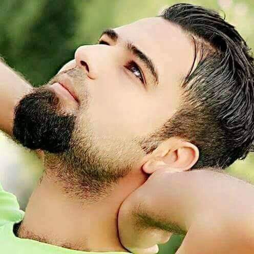 كظيت القلم من جنت اوصف بيِّګ
وكتله اكتب احبګ مو يحبونګ
ومن عفت القلم تدري شطلع مكتوب 
ماكاتب احبك راسم عيونِګ