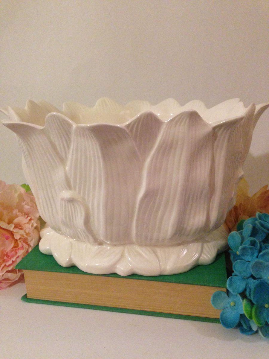 ThePokeyPoodle's tweet photo. Large Vintage #FitzandFloyd #EasterPlanter available here https://t.co/e4hN4SJzxO #SpringDecor #EasterDecor #etsychaching #Easter2017 https://t.co/mEs0N8oirh