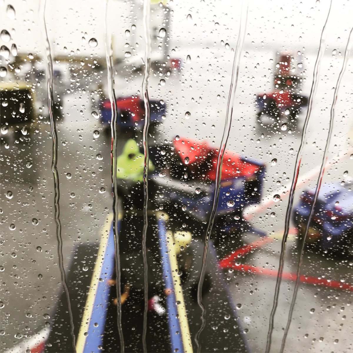 timegoodwin's tweet photo. It's rare for flight to be delayed because of weather in Los Angeles... #southwestairlines #travel #actor #actorslife https://t.co/bJsBFO97Gj