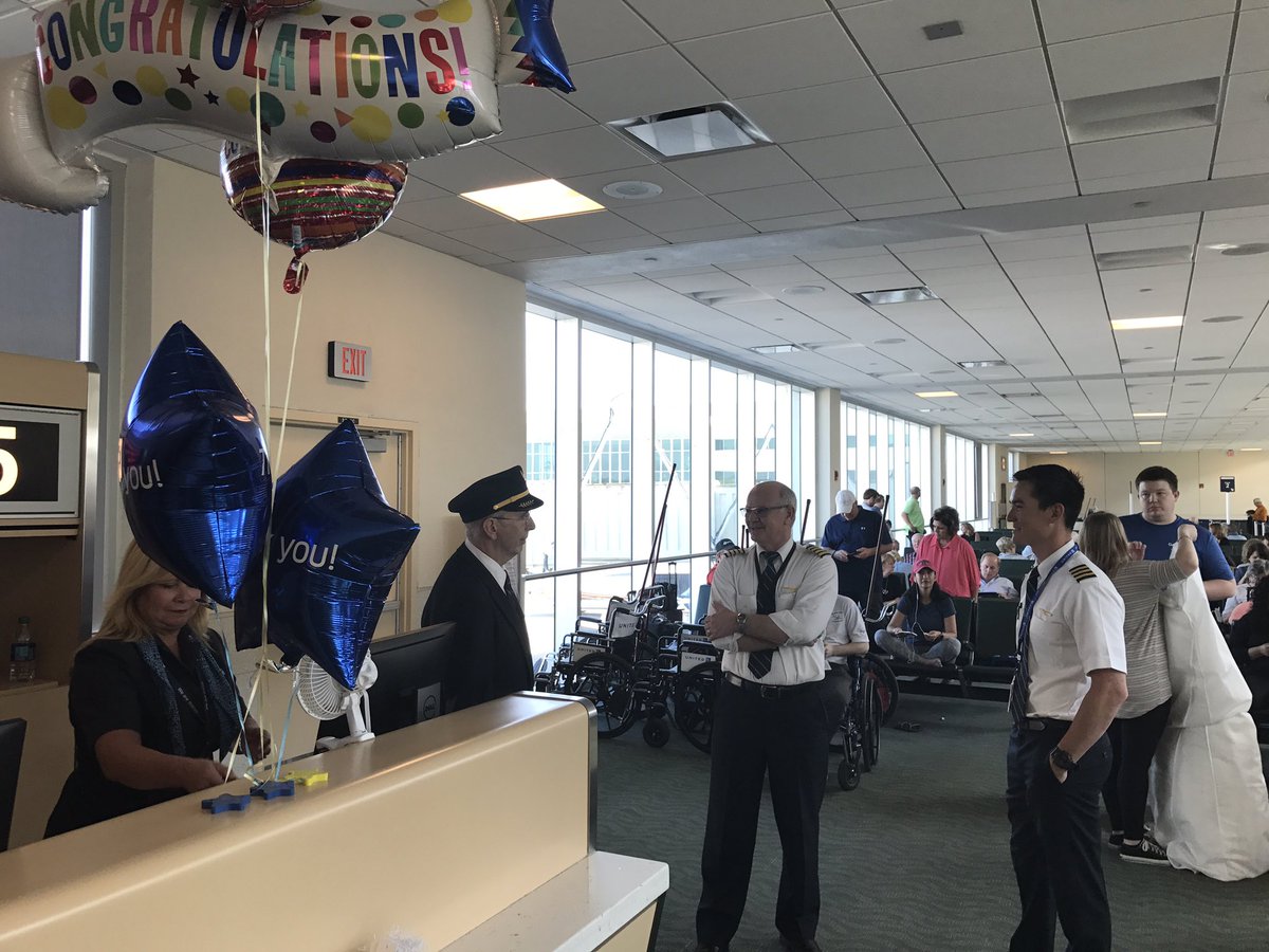 SteveTanzella's tweet photo. @weareunited #beingunited 
Captain Michael Willits a RSW celebration and congratulations on his last flight to IAH before he retires! https://t.co/V9E7rZGRn0