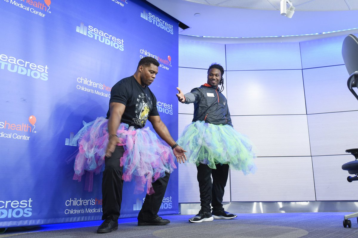 Football stars <a href="/D33_foreman/">D'Onta Foreman</a> &amp; <a href="/HerschelWalker/">Herschel Walker</a> did a little ballet today in our <a href="/ryanfoundation/">Ryan Seacrest Foundation</a> #seacreststudios