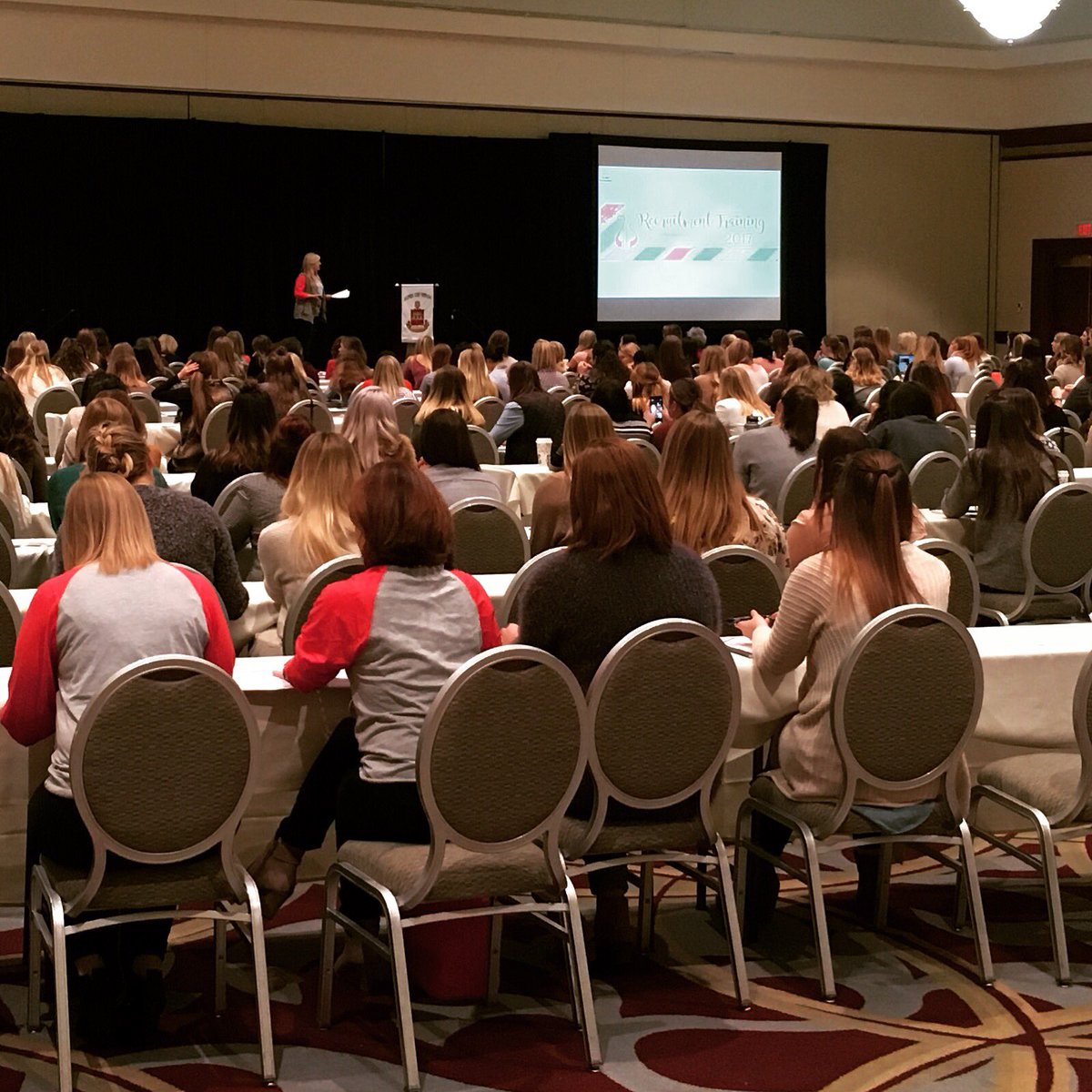 AlphaChiOmegaHQ's tweet photo. We're excited that recruitment training is underway and our attendees are learning how to be a team captain! #AXO #AXORT17 https://t.co/zknpS0gQZz