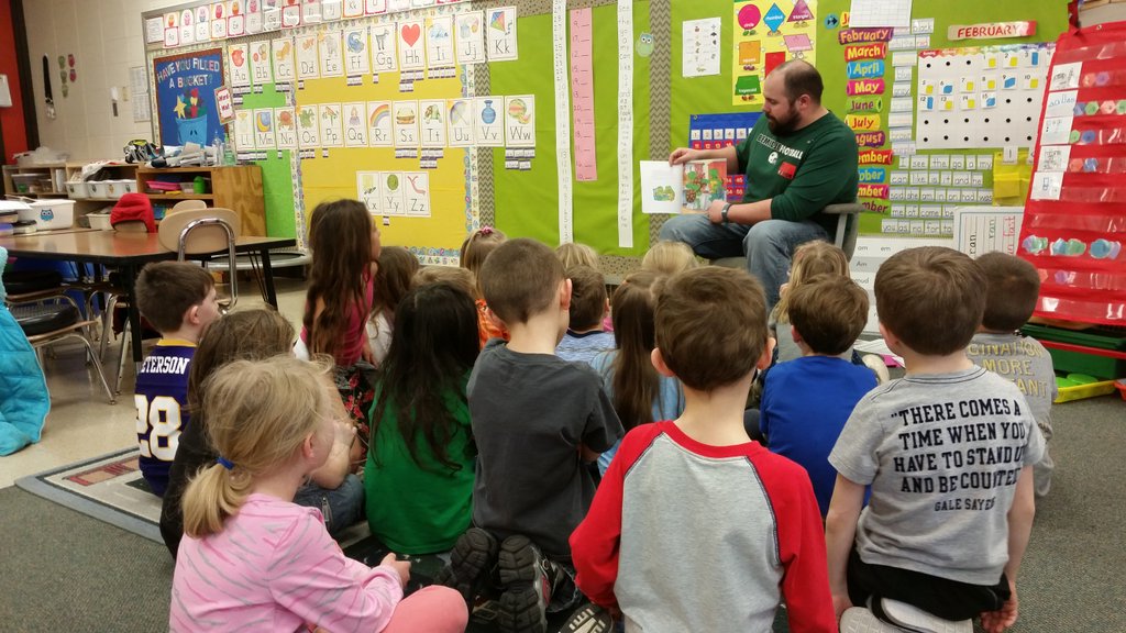 ImmermanDani's tweet photo. When the hubby has the day off and makes an appearance to read to your kinders! They LOVED meeting him and listening to him read. ❤ @cmi65 https://t.co/YQvGPjgn3i