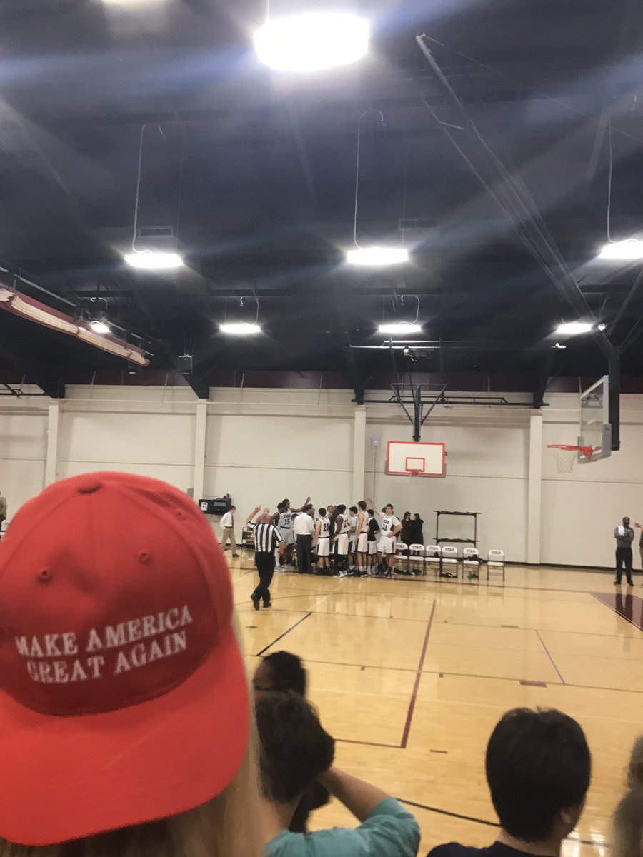 clairespirit18's tweet photo. YA SENIORS #stabspirit18 https://t.co/kXrr6zxHLy