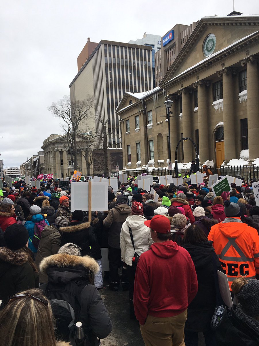mountmacq's tweet photo. It was a surreal moment seeing the strength a group of people can hold during such hard times @alreyner #solidarity #NSTU #5490L7 https://t.co/LmA5MOcI8J