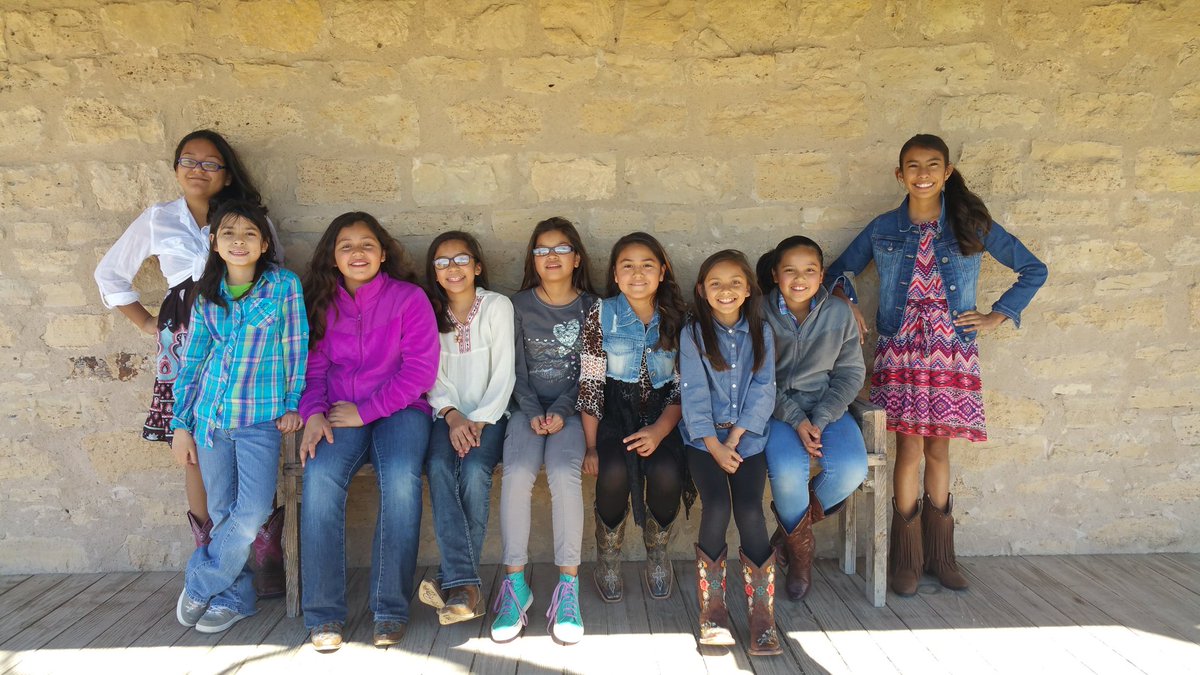 WatsonFC17's tweet photo. 5th Graders on their way to their last Ft. Concho hoedown!! Yeehaw!! https://t.co/GgELDoTtDW