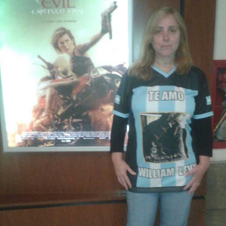 @fansEnamorada29 <a href="/willylevy29/">William Levy</a> Yo tengo mi remera pero quiero también las otras