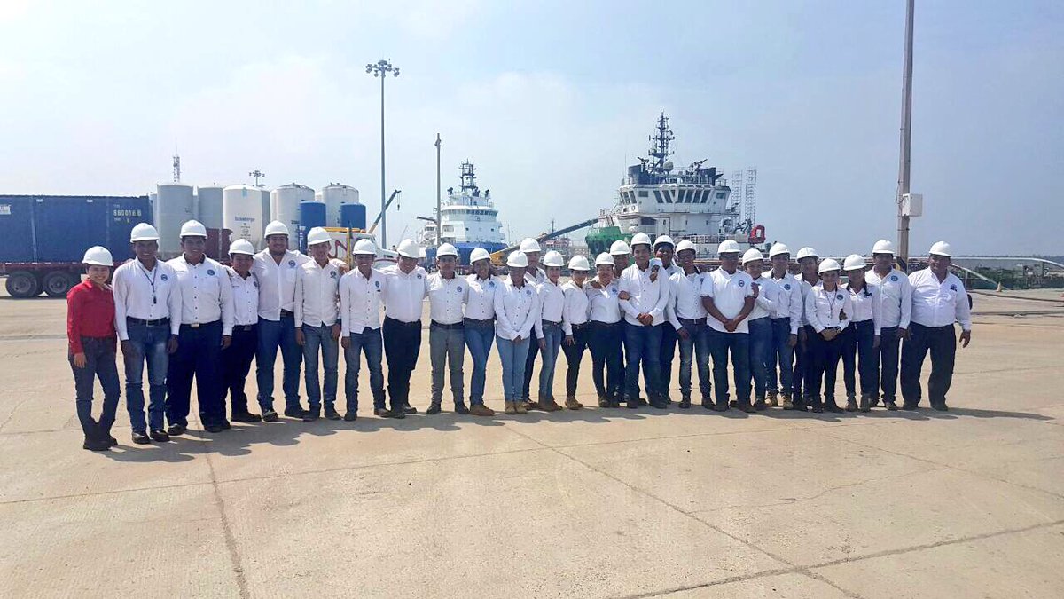 puerto_dosbocas's tweet photo. Estudiantes visitan la #TerminalDeUsosMultiples, #PuertoCiudad, UTT. @maservinh1 @SCT_mx, Vinculación Académica. https://t.co/X7jKMo7W48