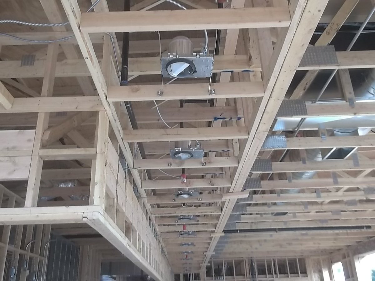 StoutBuilding's tweet photo. Getting some lighting done at @pizzahut in Phoenix, AZ https://t.co/Yg4GLTPXMI