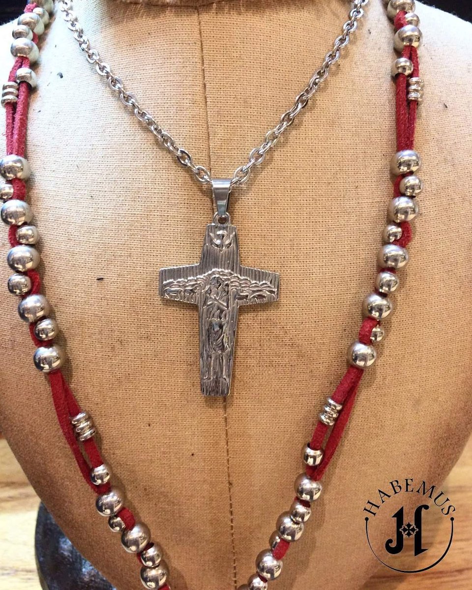 habemus_moda's tweet photo. ¡Nos encanta nuestra cruz del Buen Pastor!
#LoveIt #Cruz #BuenPastor #Religión #Regalo #Especial #Estilo #Moda #Habemus #LlevanosConVos https://t.co/U7BuYuyPIc