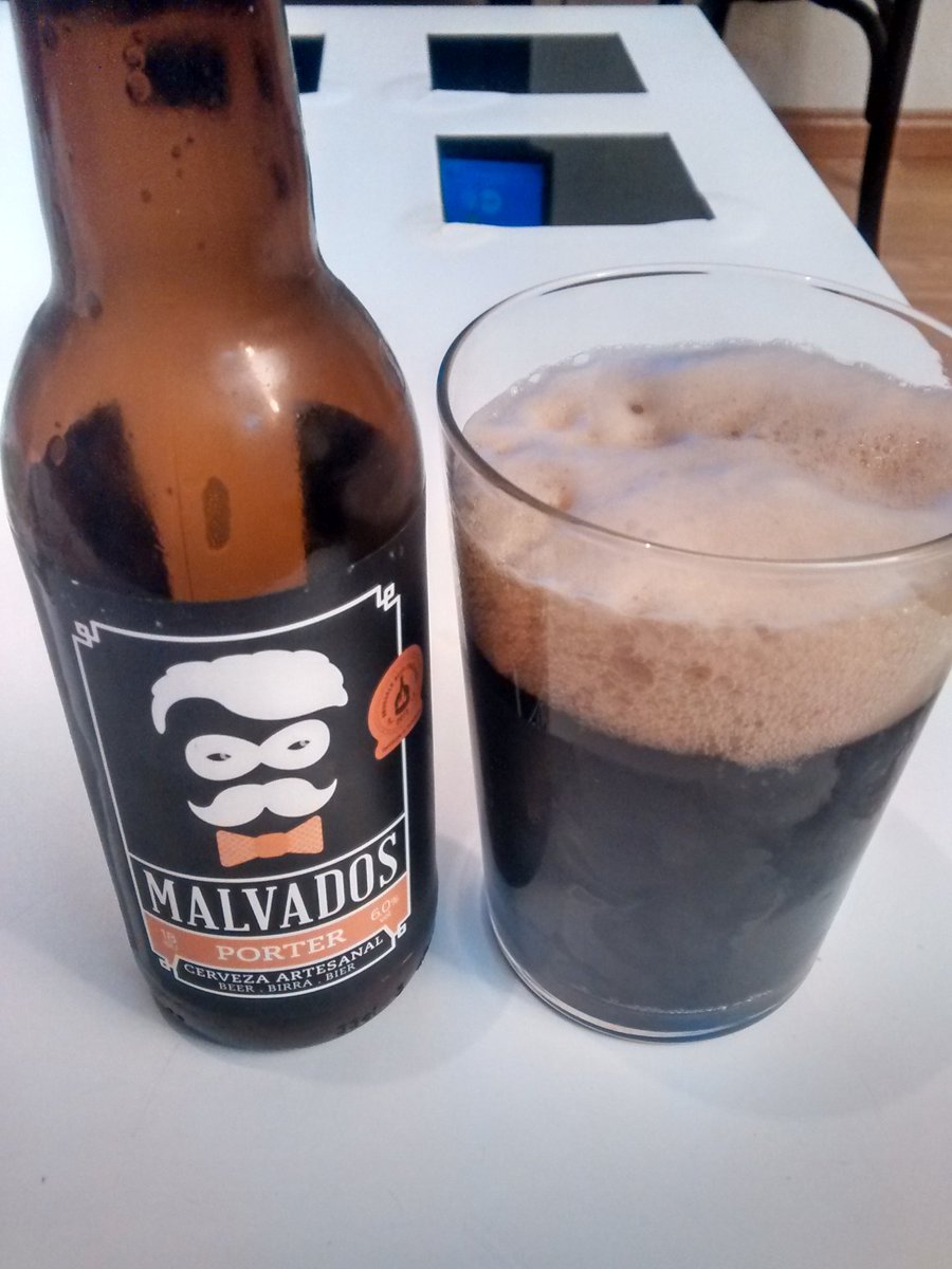 Cervezalia_es's tweet photo. Día 5 del reto #7days7beers. Hoy con la Porter de @MalvadosBeer. Me gusta mucho esta cerveza.👏🙌🙌🍻🍻 https://t.co/JxwTx48Scz