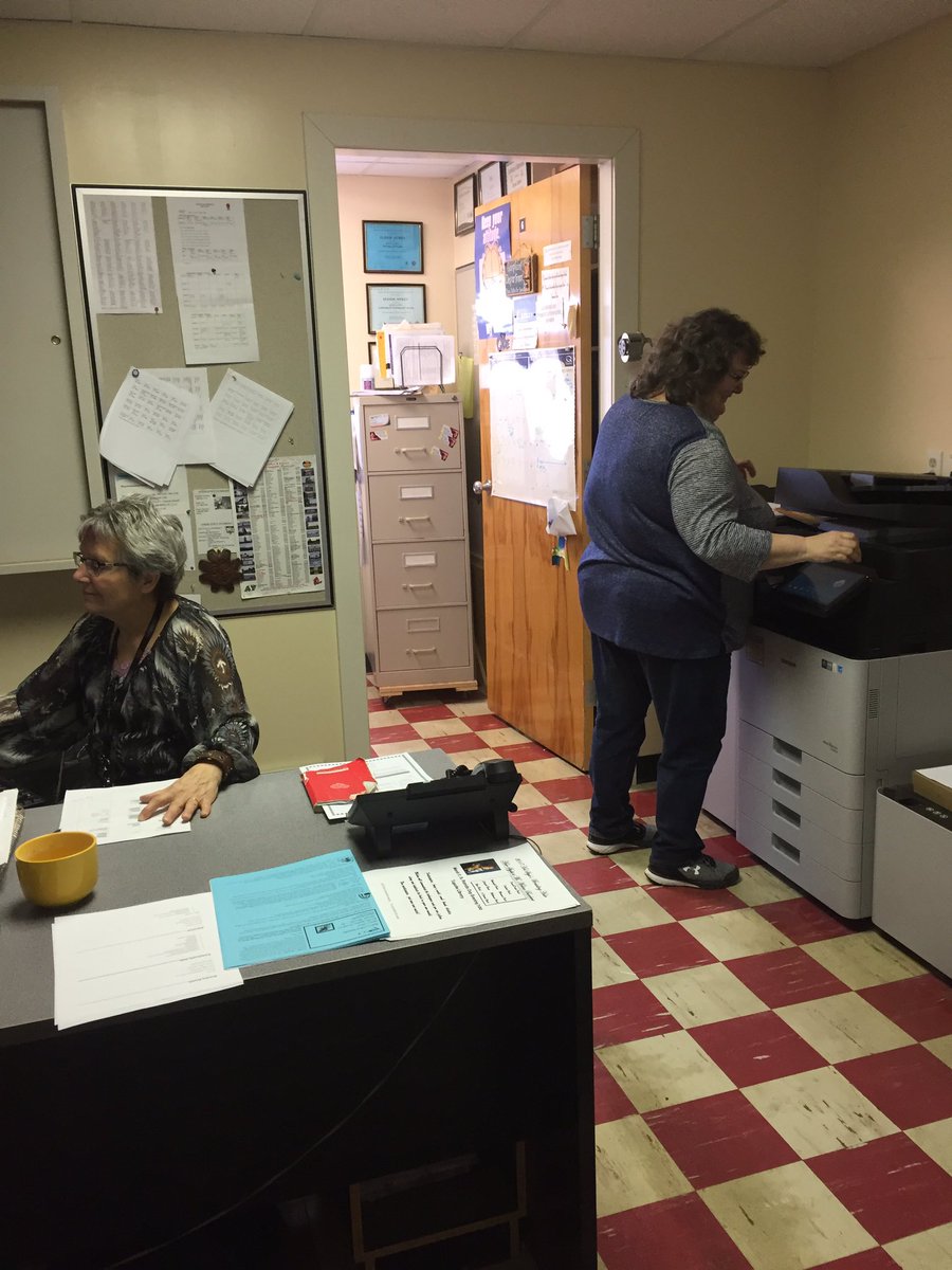 eyebrow_falcons's tweet image. Staff are appreciated at Eyebrow School #sharingandlearning #StaffAppreciationWeek2017