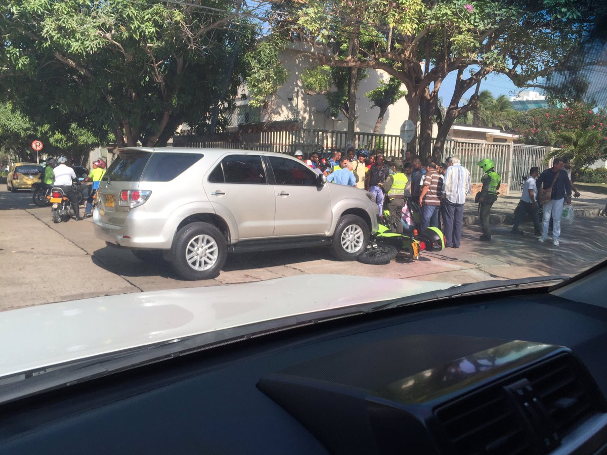 SILVIOMONSALVO's tweet photo. @EmisorAtlantico @TransitoBaq  @TranconQuilla kra 74 calle 55 https://t.co/LLZZTf9Avg