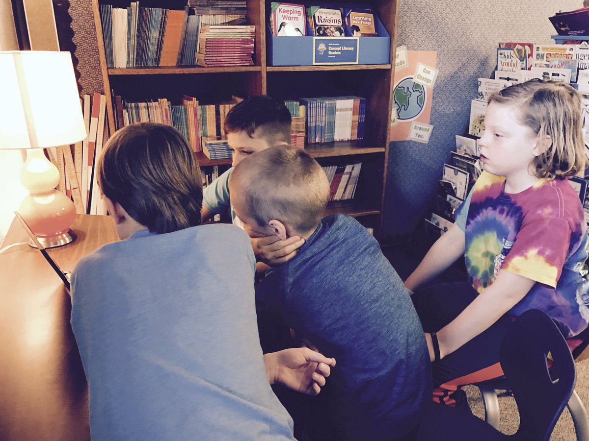 Thank you, fourth graders, for helping us learn how to make a Google slide show!  <a href="/LakewoodEl/">Lakewood Elementary</a>