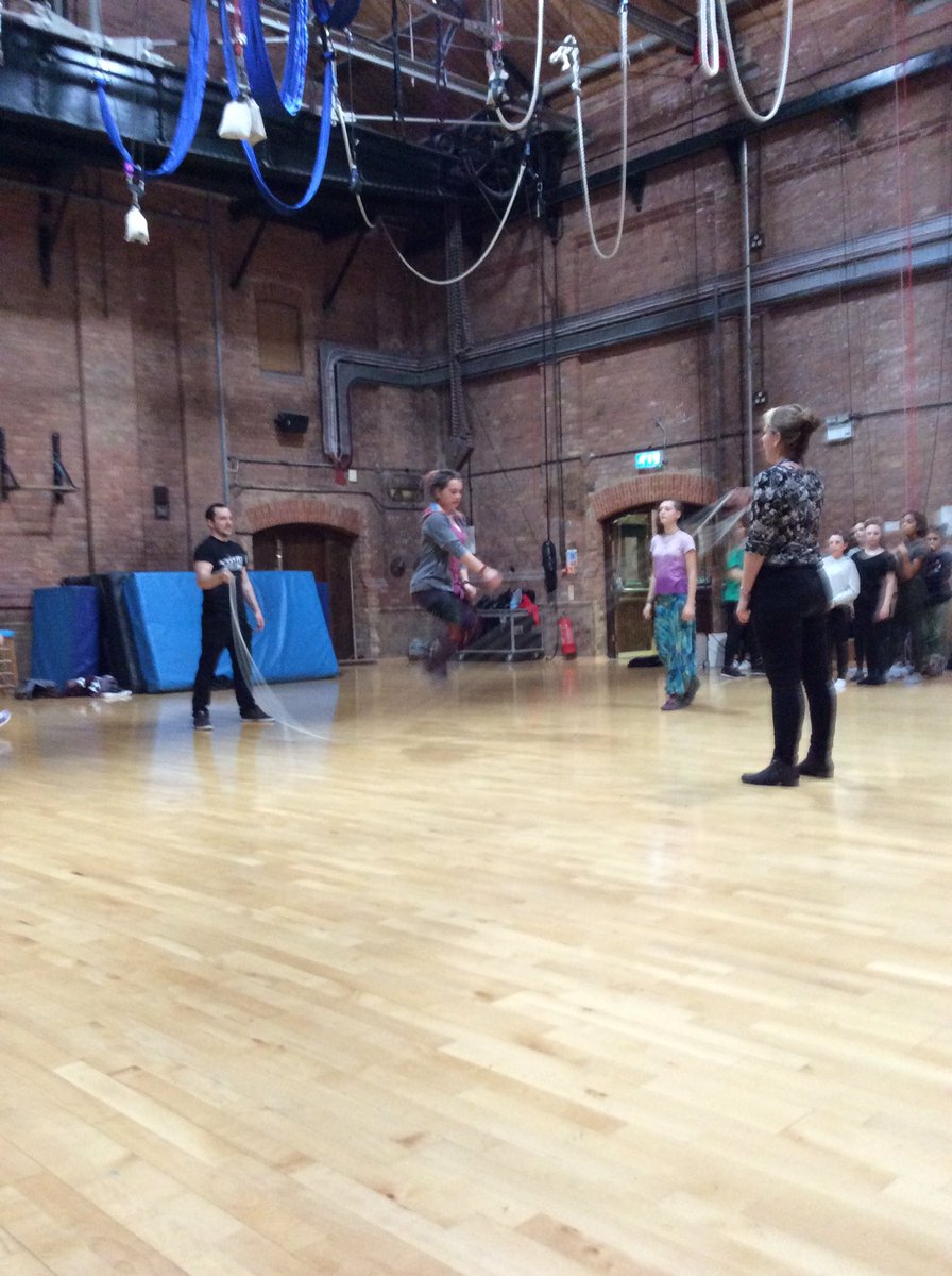 YouthCircus's tweet photo. Workshops with @SilverLiningCo_ https://t.co/vfeow56hd8
