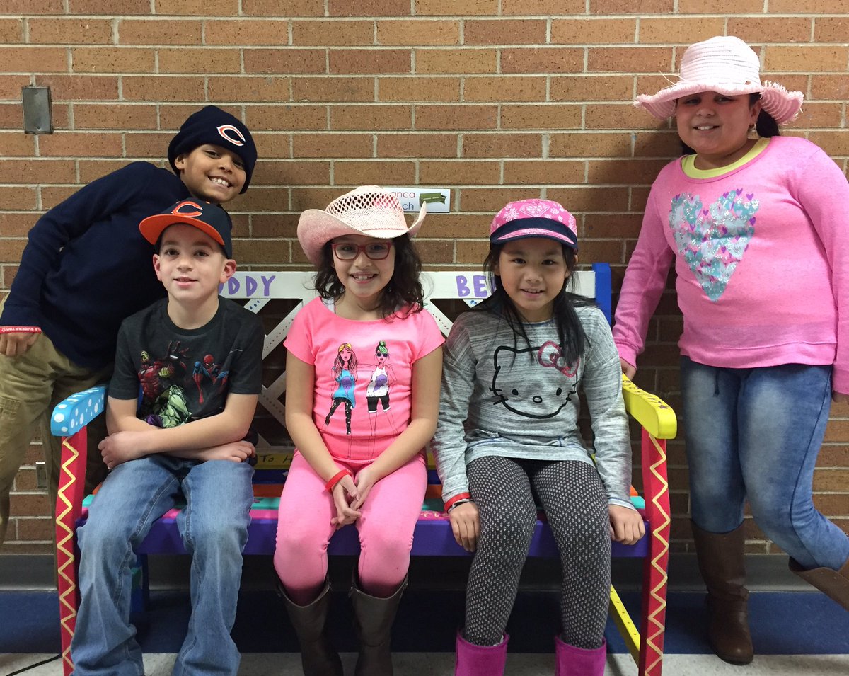 SizemoreGreen's tweet photo. Serena Hills Superstars! #hatday @SerenaHills_161 https://t.co/3pyp2JVDAM
